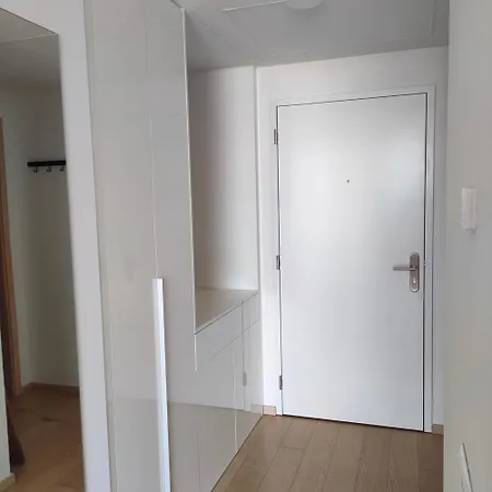 Апартаменти Sky Park 26th Floor Free Parking Free Wi-fi *